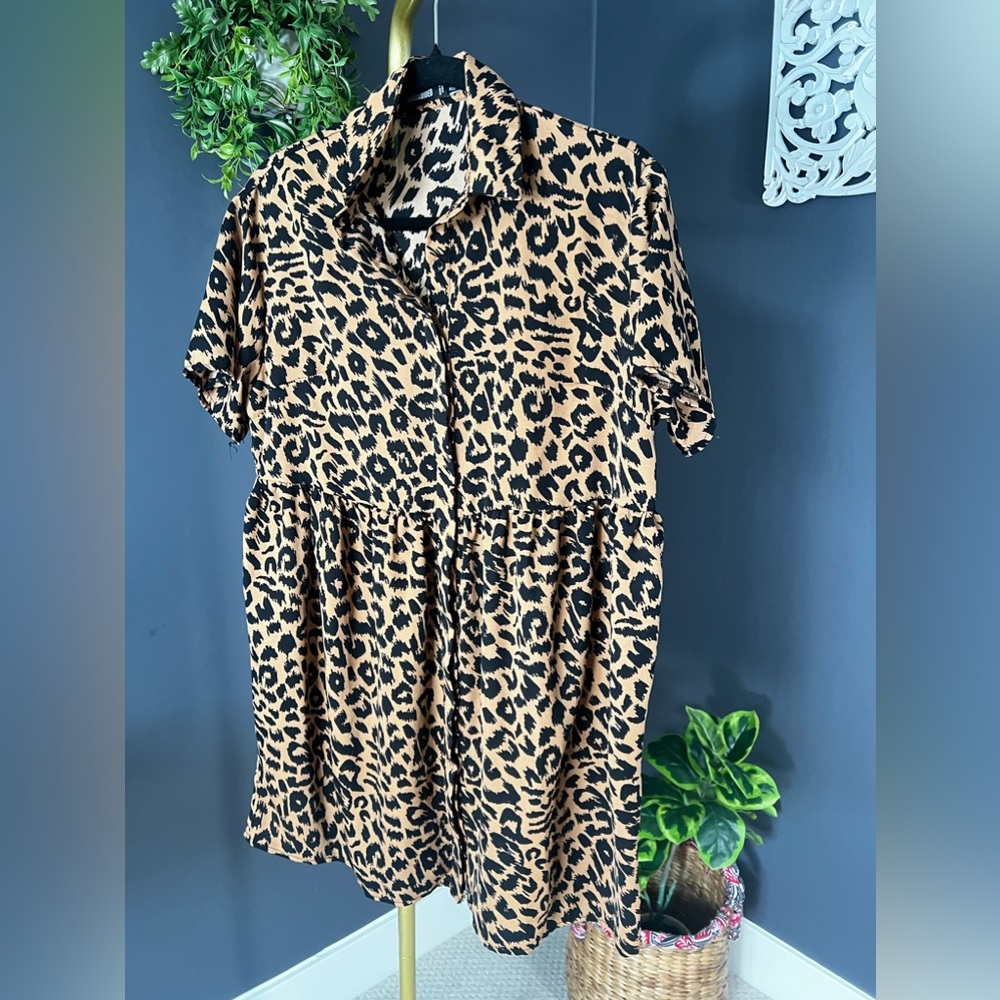 Missguided button front, tunic dress, US size 6. New without tags.